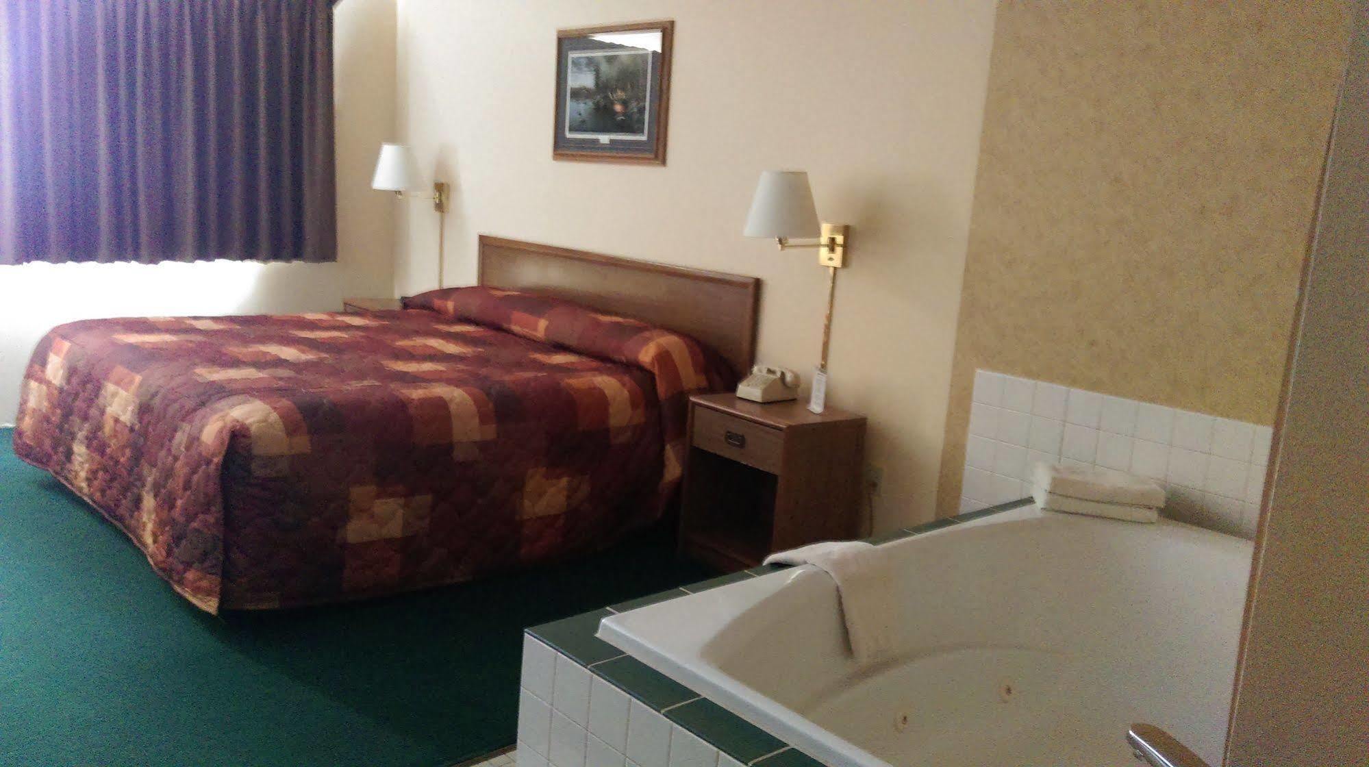 Mcquoid'S Inn And Event Center Isle Ngoại thất bức ảnh